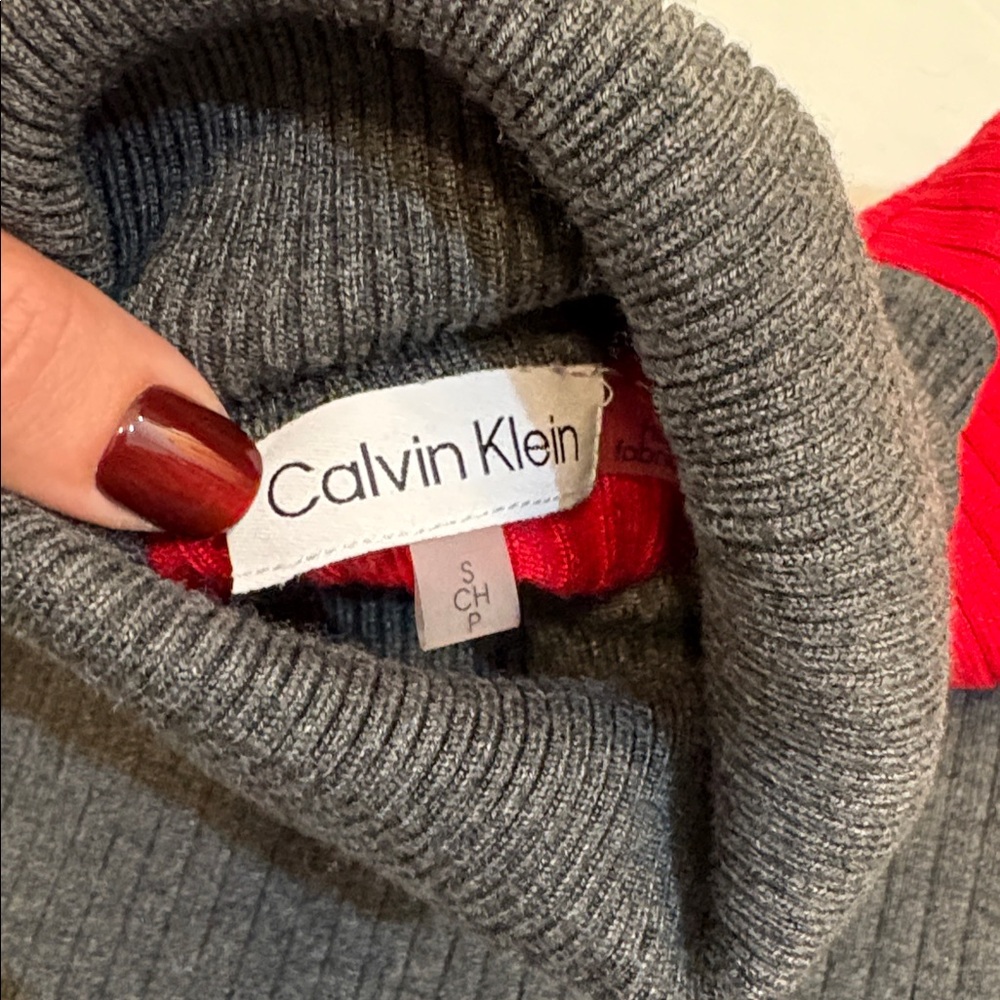 Two Matching Calvin Klein Color Block Stripe Turtlenecks, Bundle of 2, Small Set - Picture 5 of 9